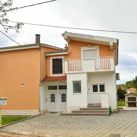 Bella * Sinj