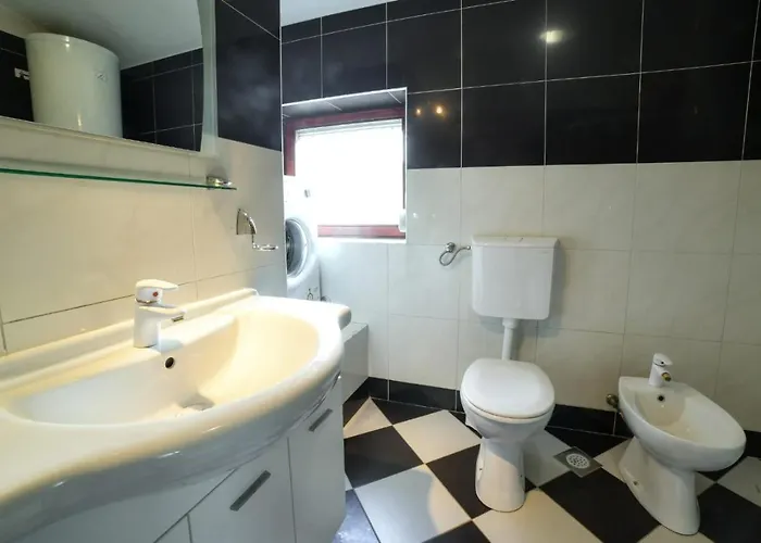 Bella アパート シニ